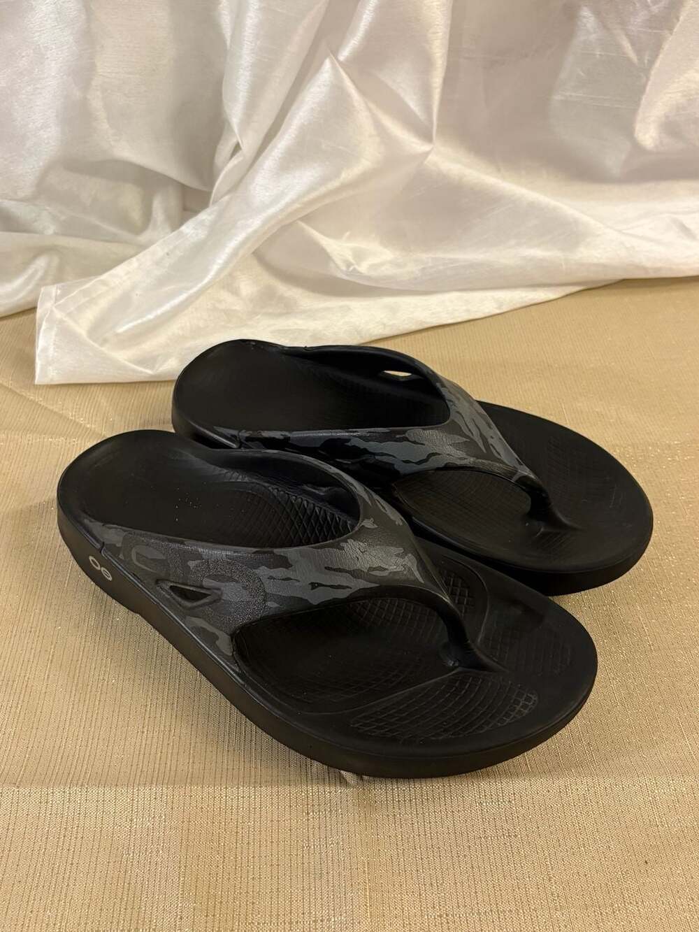 OOFOS OOriginal Sport Recovery Thong Sandals Black Camo